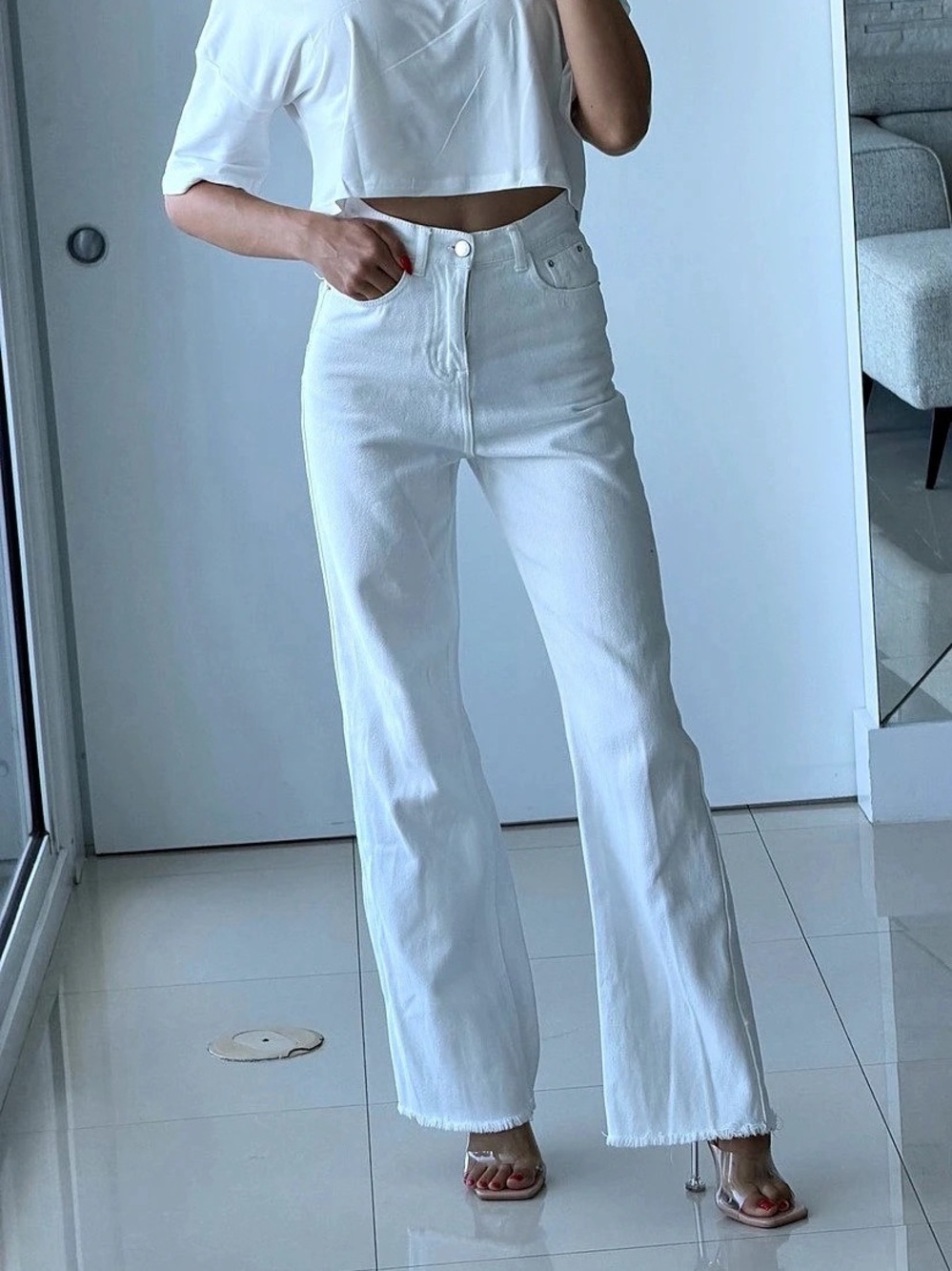 Women's Wide Leg Jeans in White Like New